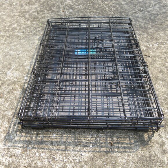 Folding Double Door Small Dog Crate 24" x 18" x 19" - Picture 5 of 5